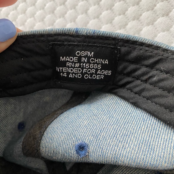 Friends hat - Picture 3 of 5